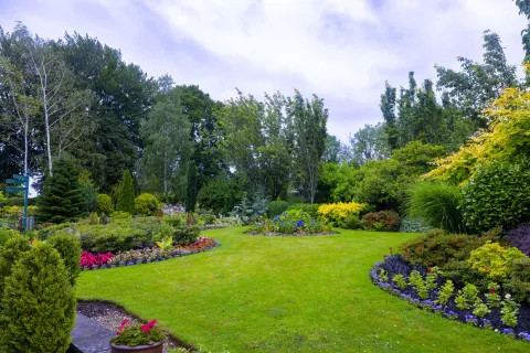 The gardens at Gwent Crematorium / Y gerddi yn Amlosgfa Gwent.