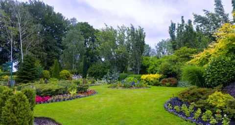 The gardens at Gwent Crematorium / Y gerddi yn Amlosgfa Gwent.